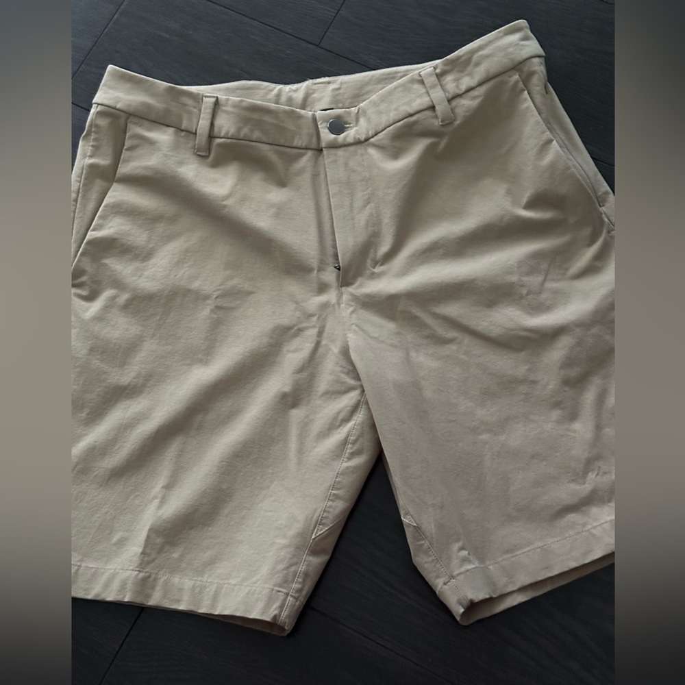 Men’s lululemon classic shorts